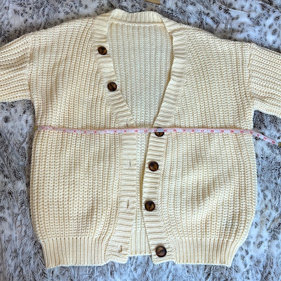 Oversized Cream Chunky Knit Sweater Size S/P - Picture 5 of 7